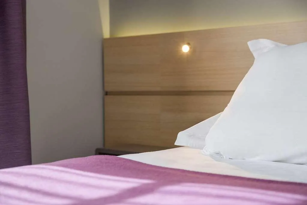 Ogboutique Hotel Du Chateau Dinan 0*,
